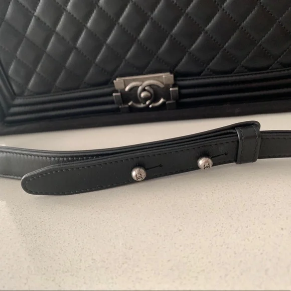 Chanel Large Boy Black Bag - Picture 4 of 15